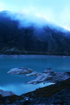 huayna potosi, picture 1: base camp. click on the image to go to the next picture